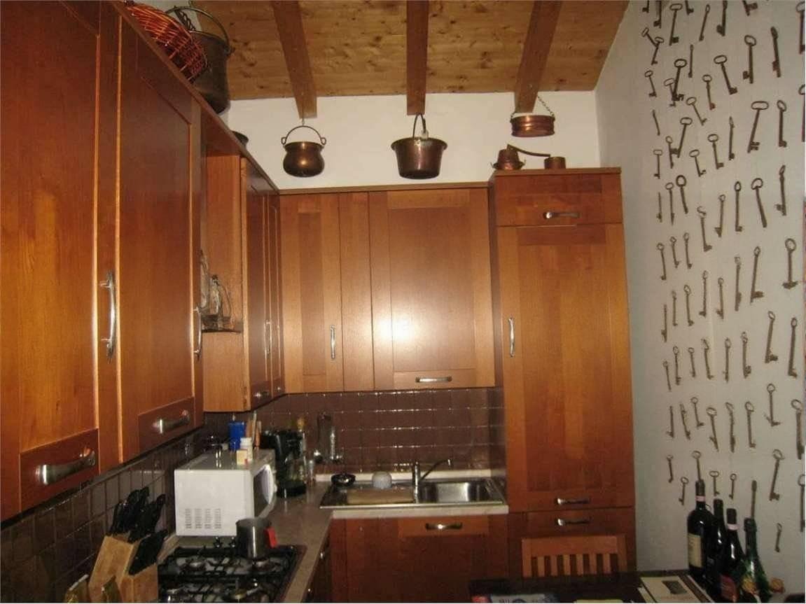 Como Galbiate Sala Al Barro satılık villa – Cucina