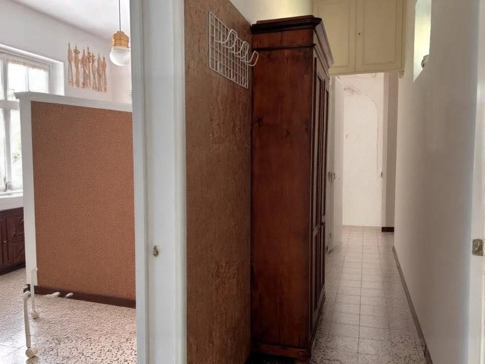 990
