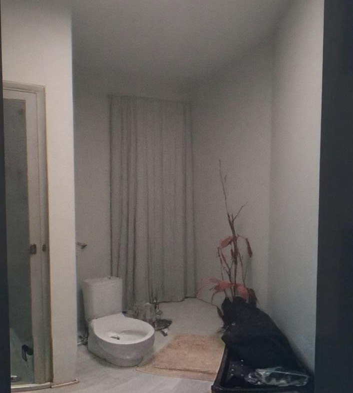 706