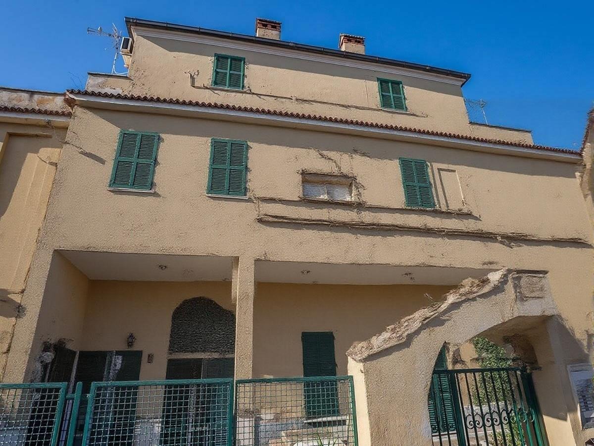Roma’da Appio Claudio – Statuario satılık daire – Facciata