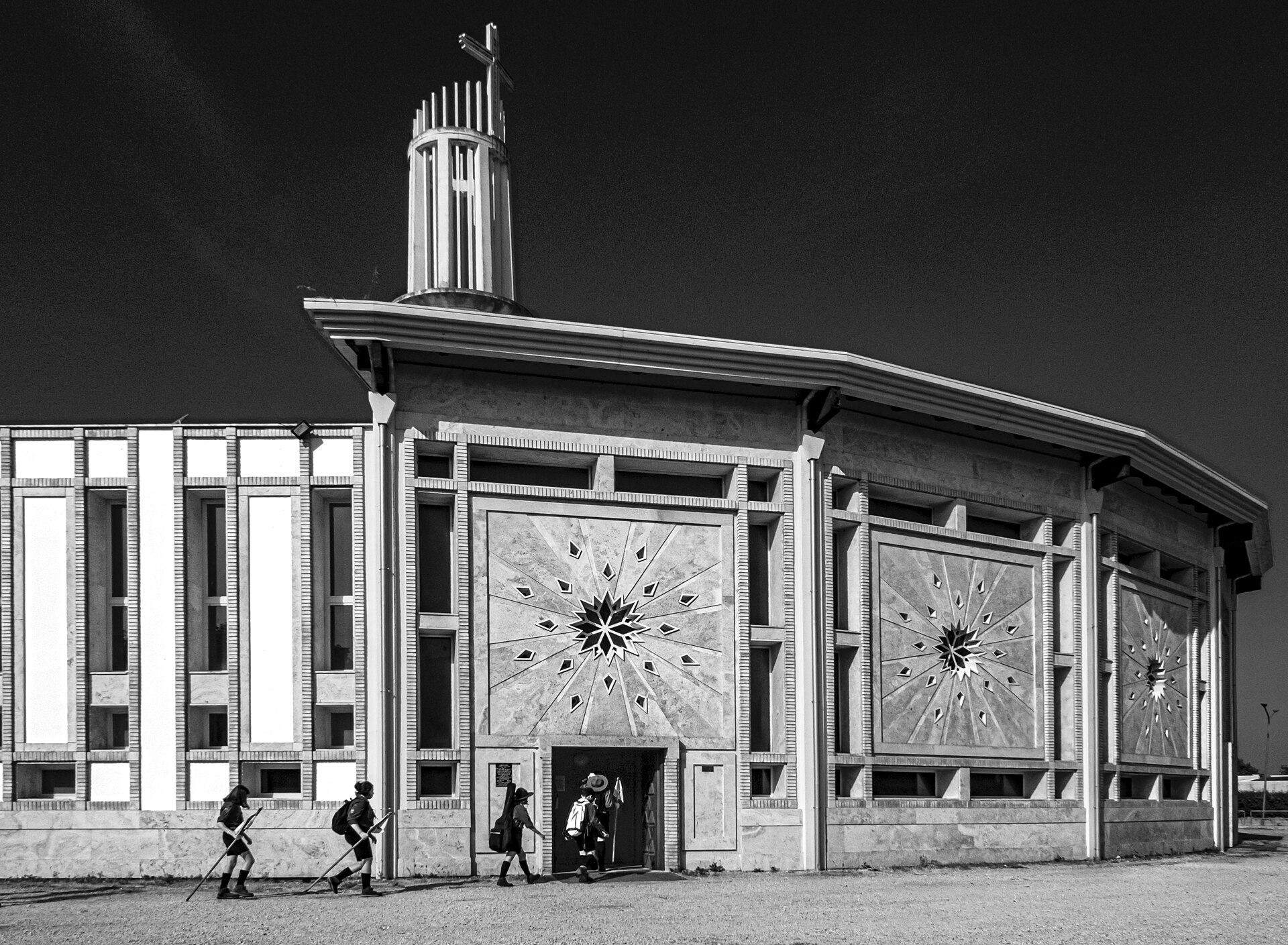Aprilia piazza veya katedral çevresi