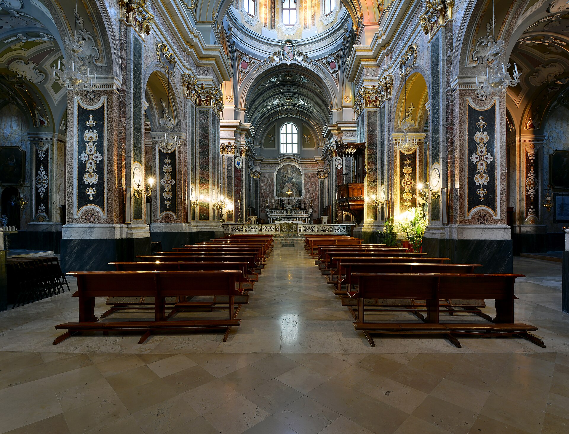 Brindisi piazza veya katedral çevresi
