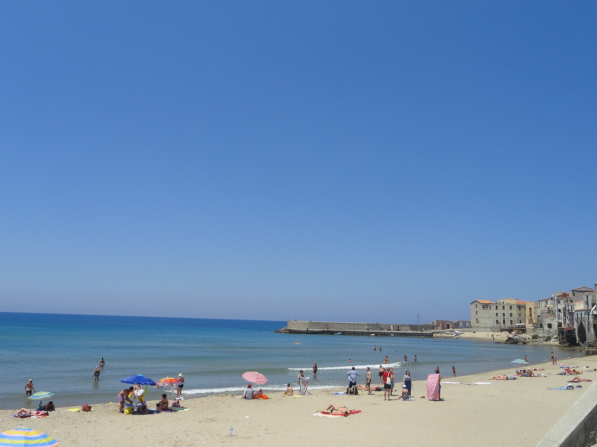 Cefalù plajı