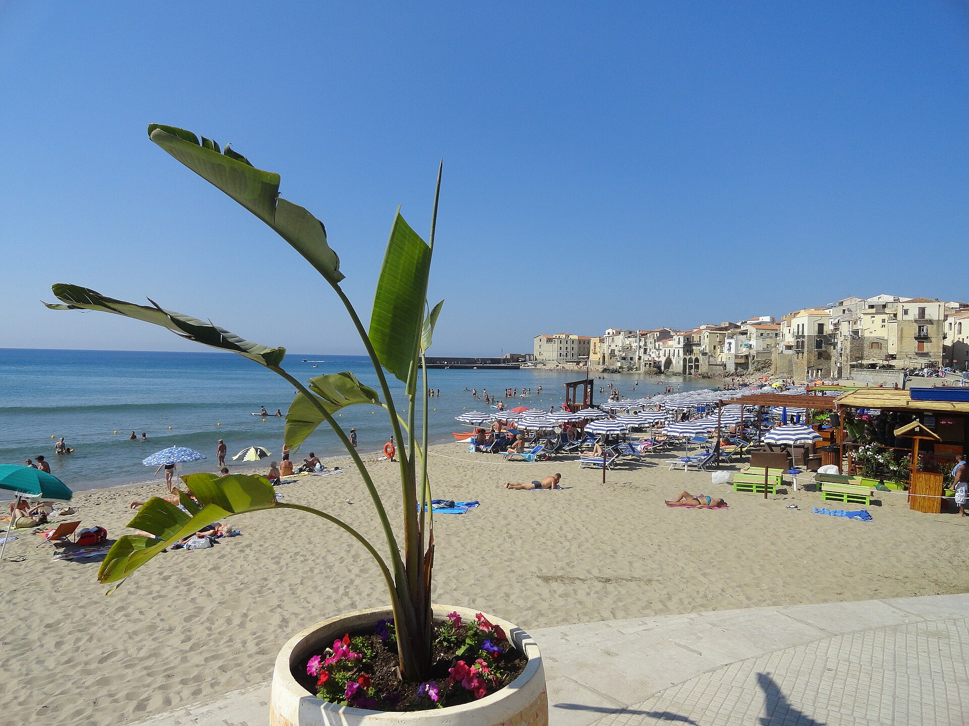 Cefalù katedrali ve deniz