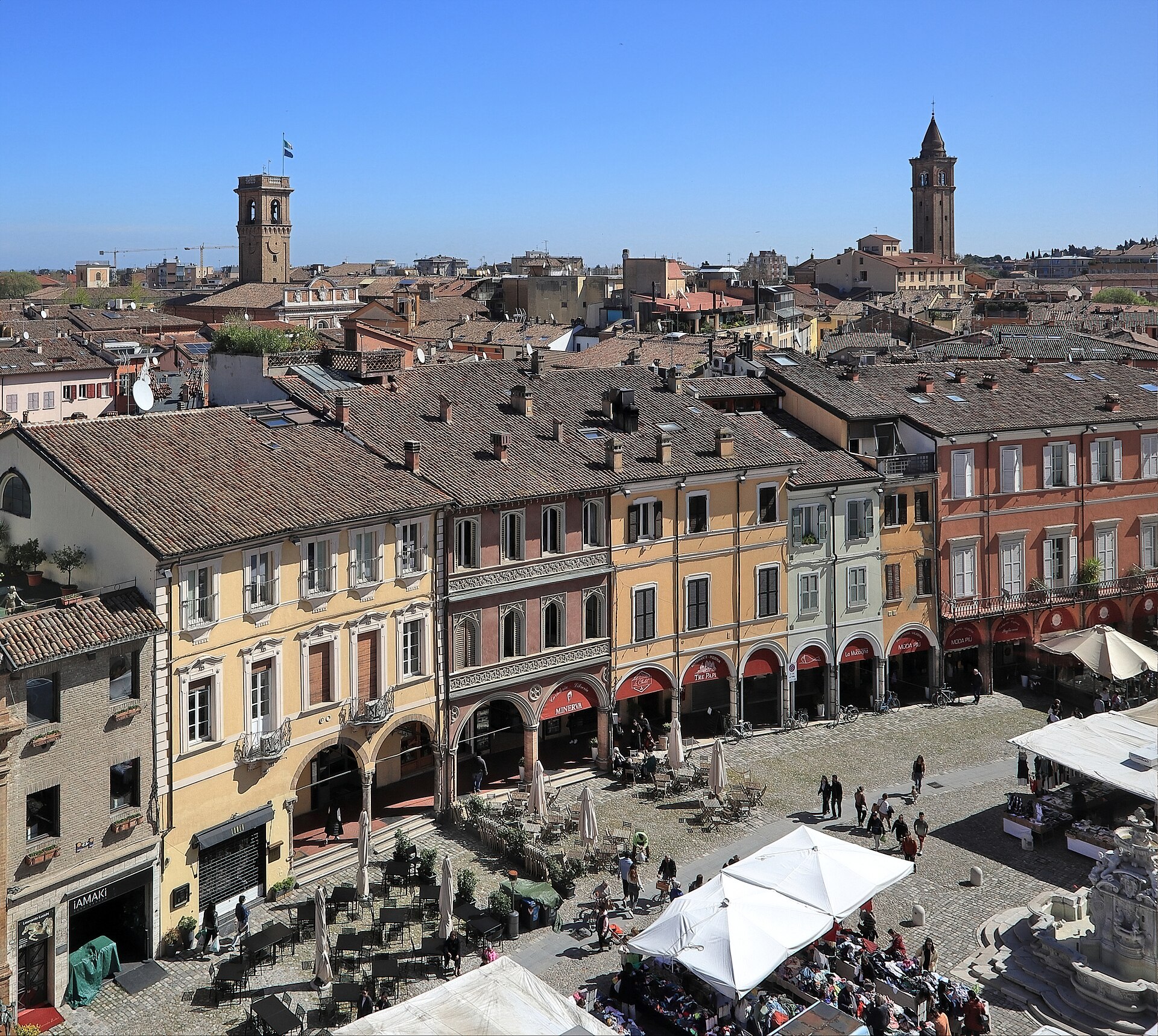 Cesena piazza veya katedral çevresi