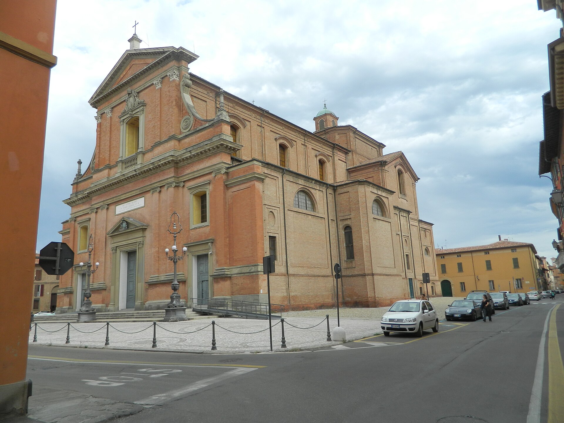 Imola piazza veya katedral çevresi