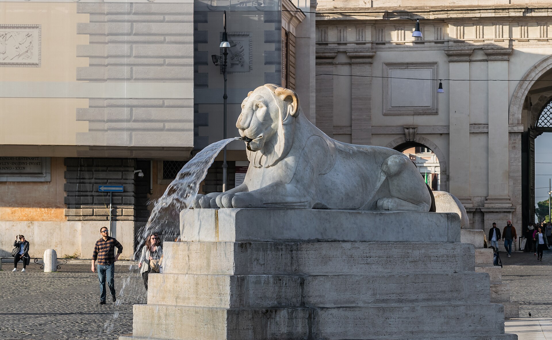 Latina piazza veya katedral çevresi