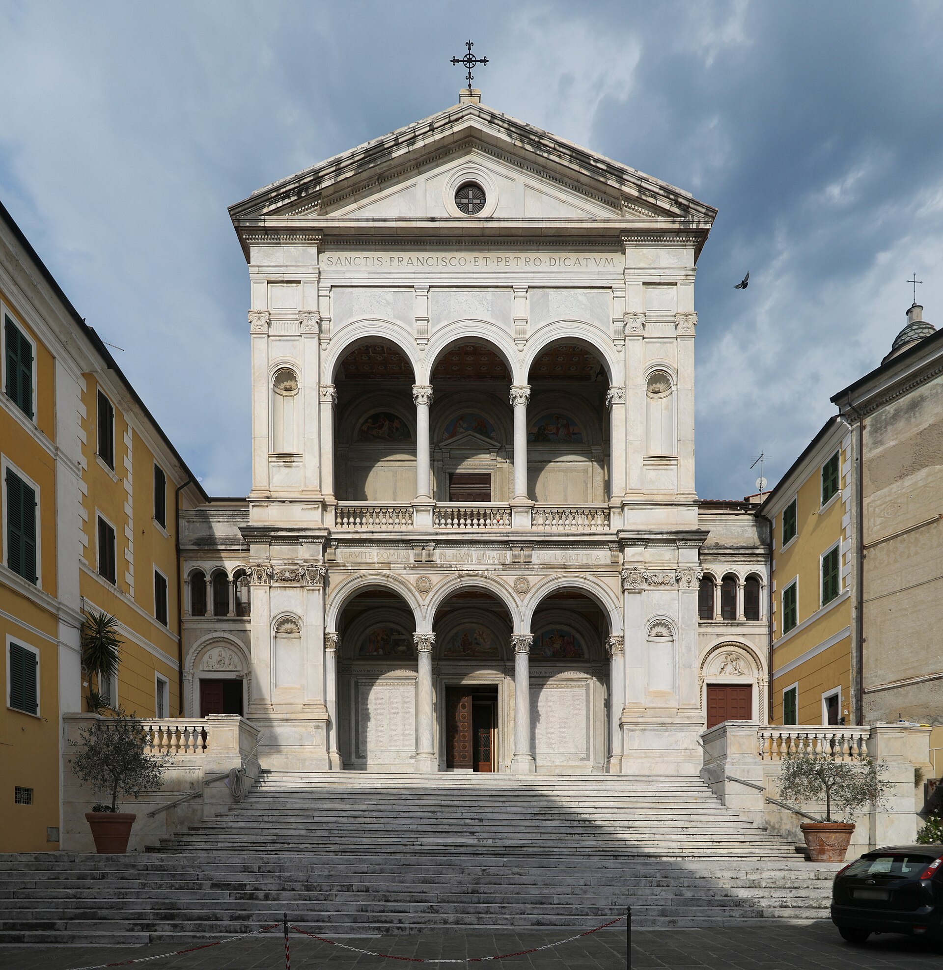 Massa piazza veya katedral çevresi
