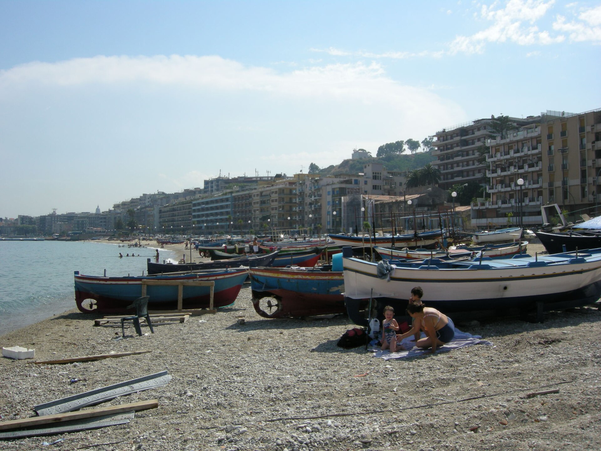 Messina sahili ve kent girişi