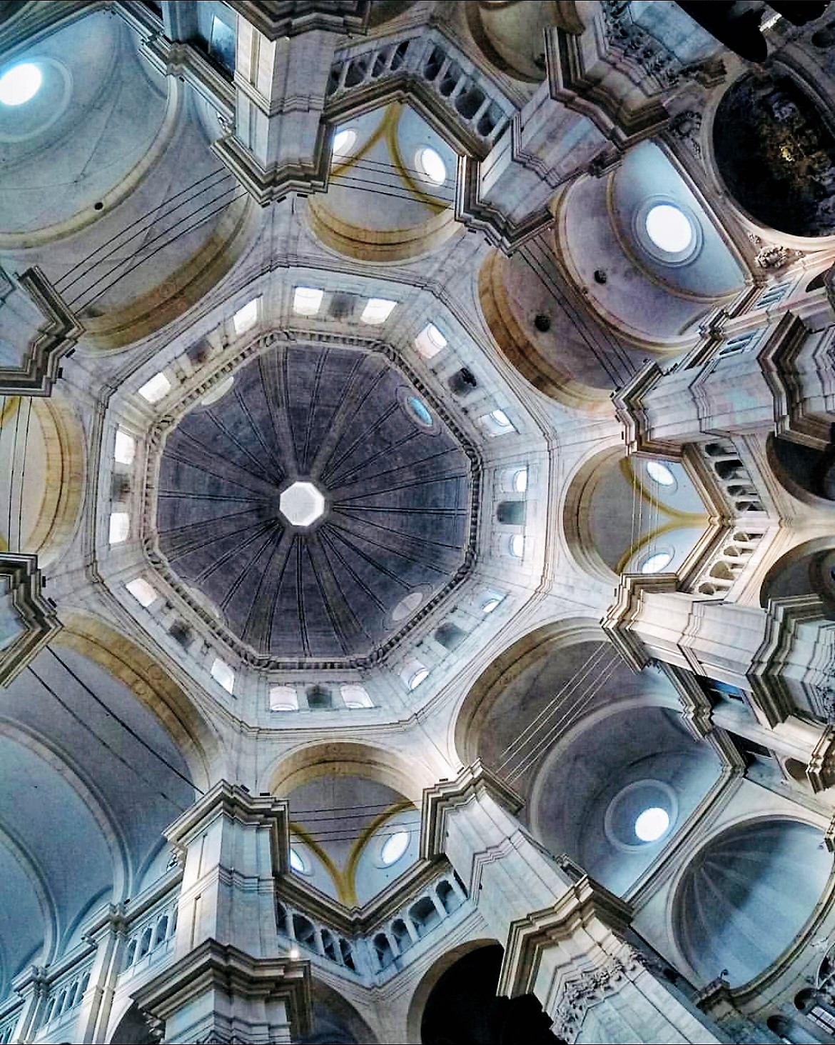 Pavia piazza veya katedral çevresi