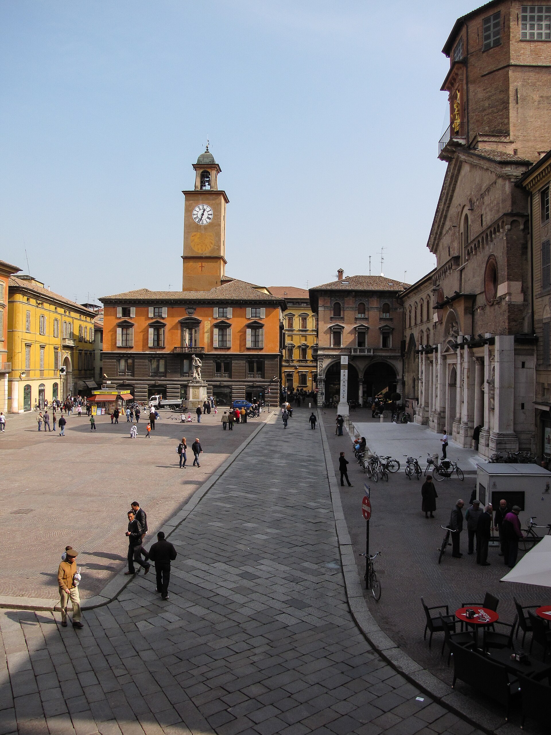Reggio Emilia katedral meydanı
