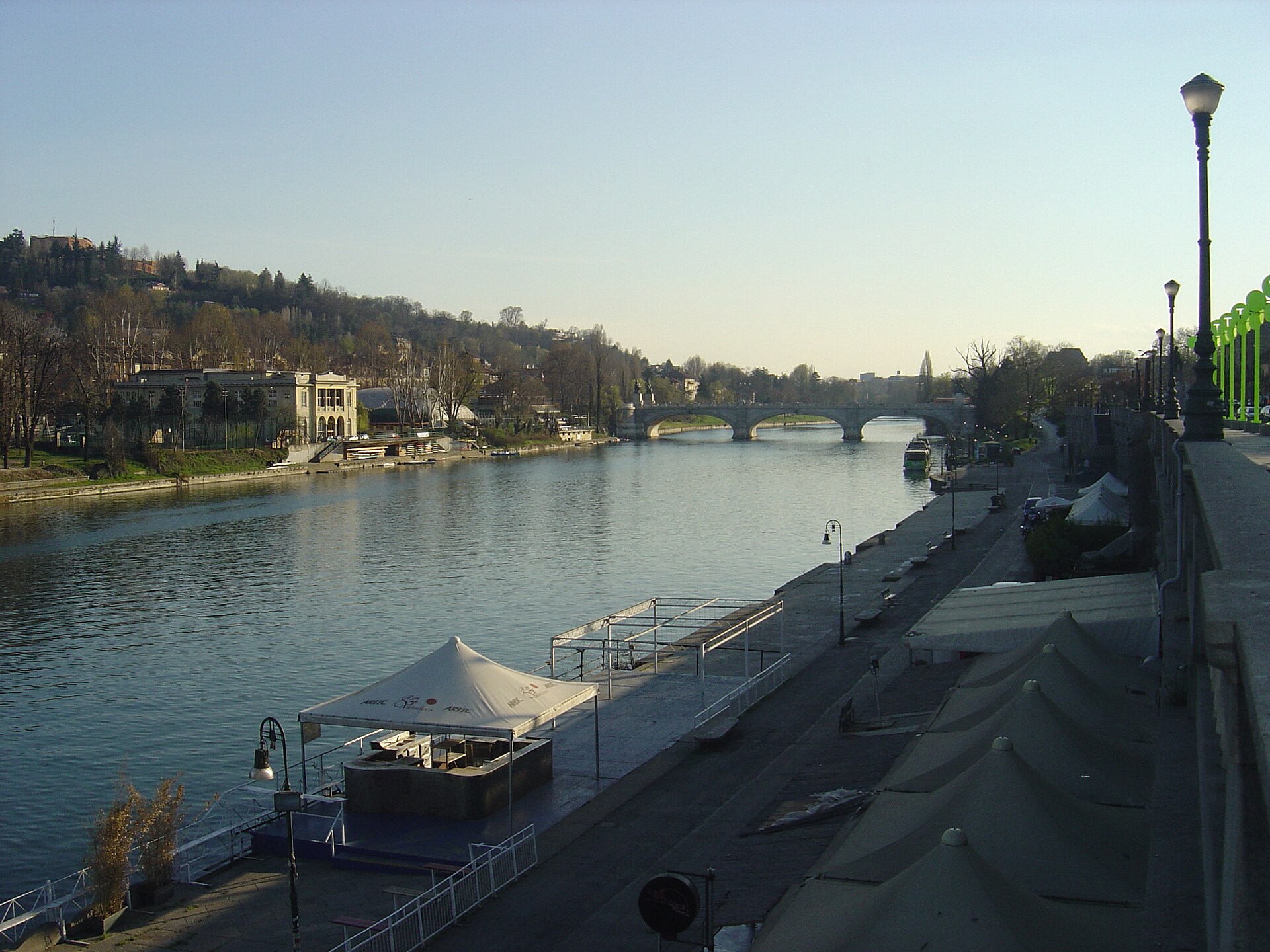 Torino'da Po nehri veya Valentino parkı