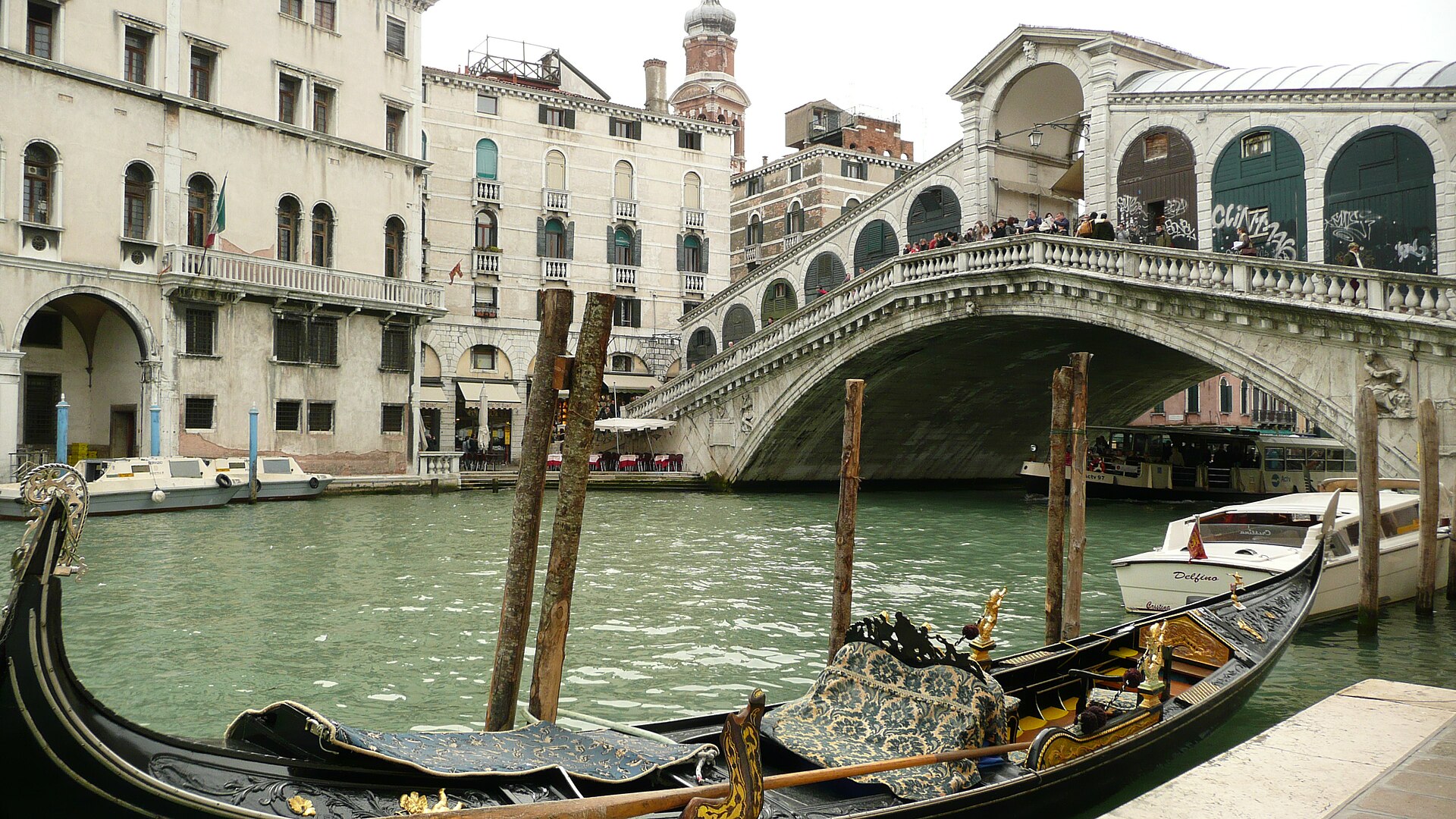 Venedik Rialto köprüsü ve Canal Grande
