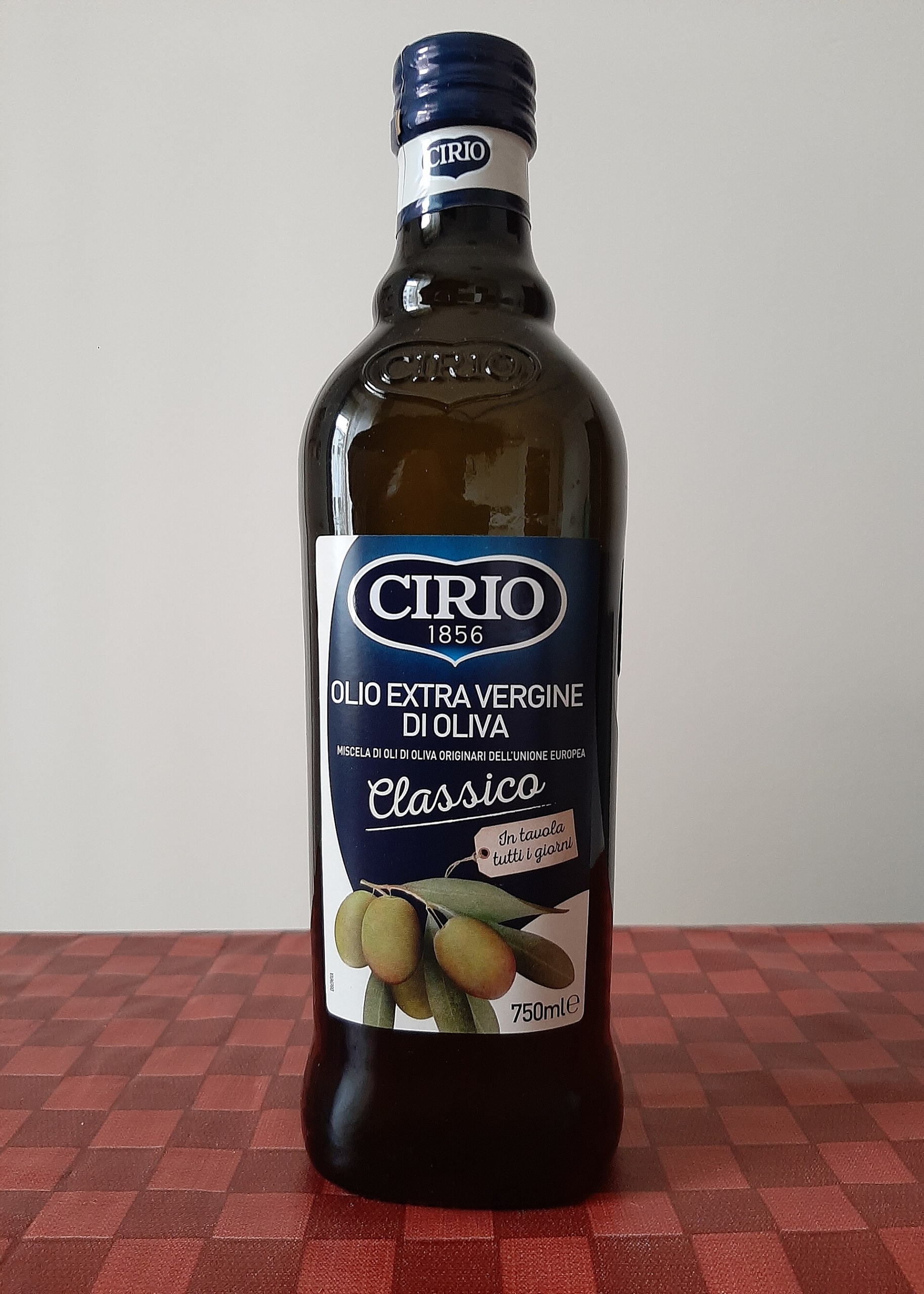İtalyan zeytinliği ve hasat manzarası